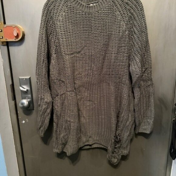 Grey Crew Neck distressed Sweater - NWOT - Picture 4 of 15